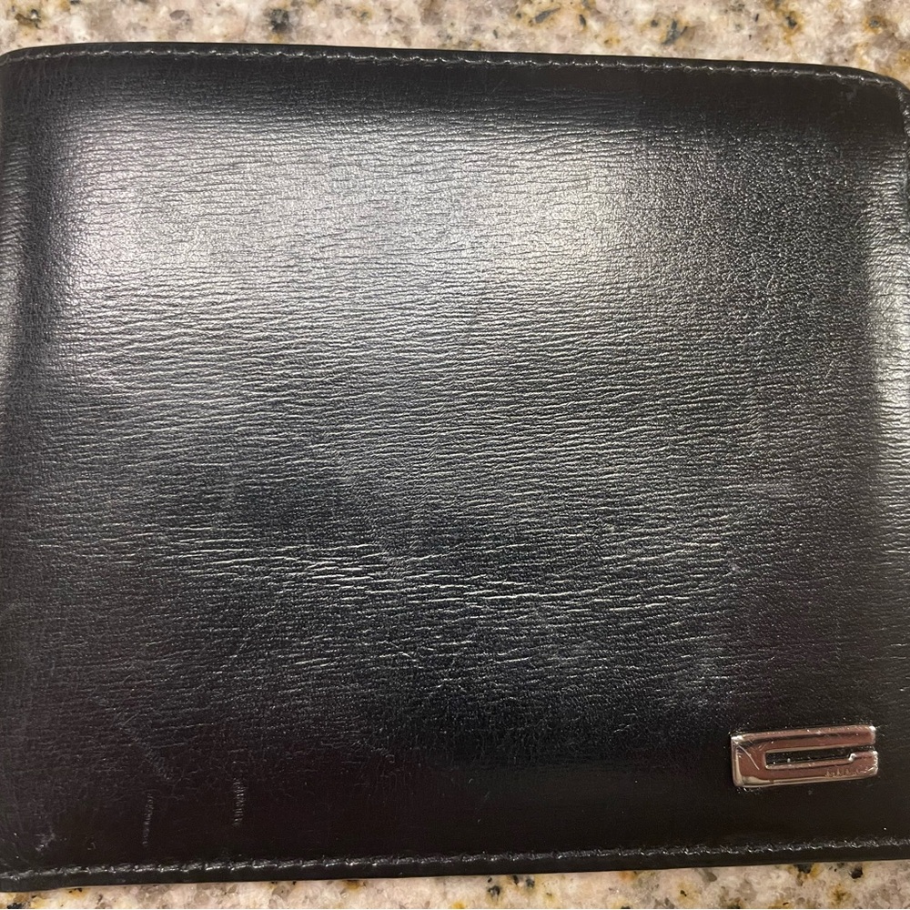 Gucci black leather bifold wallet and brand new Doraemon x Gucci memopad - Picture 2 of 5